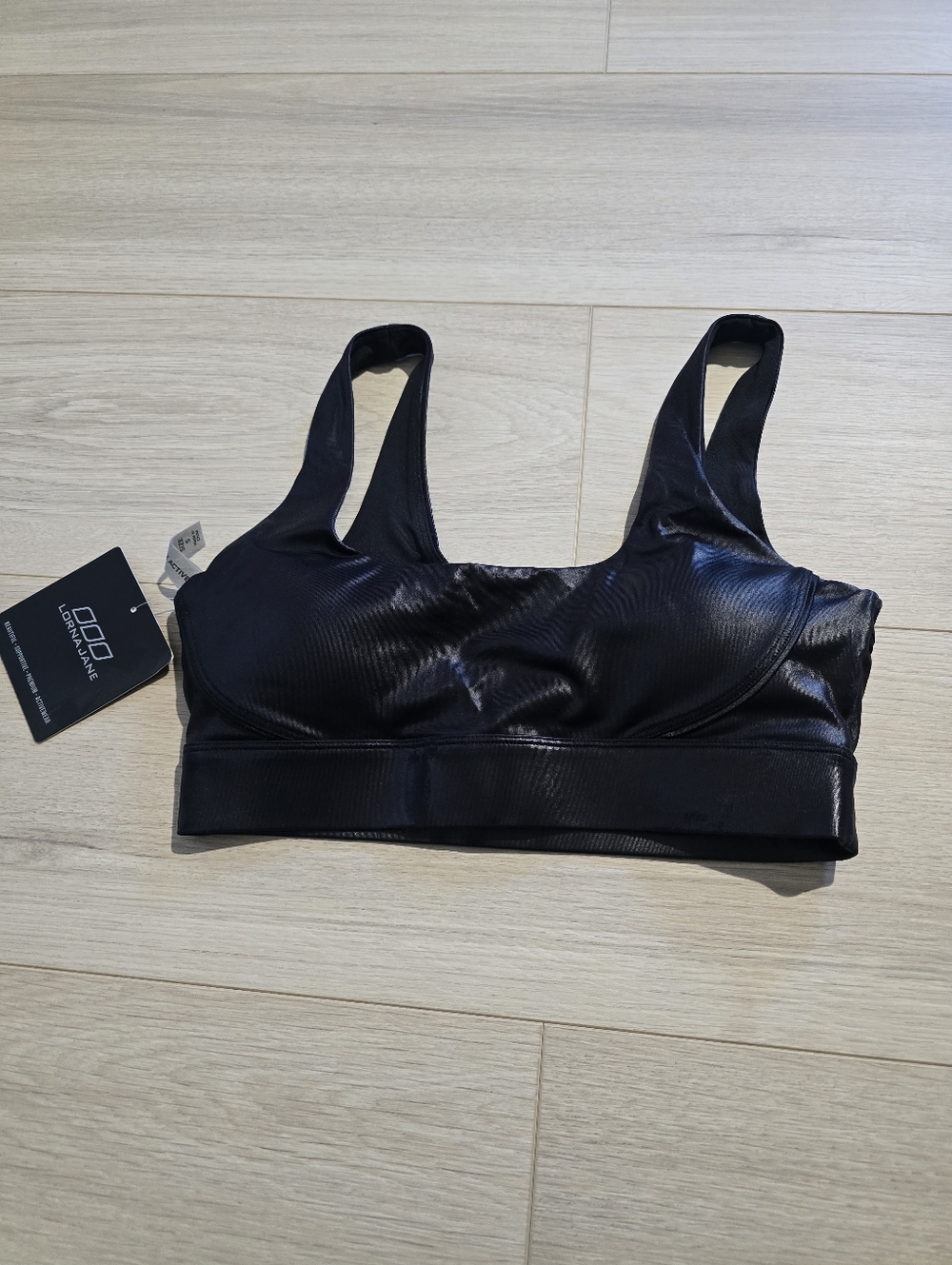 LORNA JANE NWT wet Look Sports Bra
